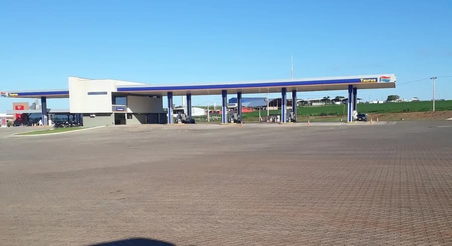 Motorista para em posto de combustível, abastece mais de R$ 470 e sai sem pagar