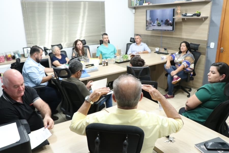 Vereadores se reúnem e discutem a eleição direta para diretores municipais