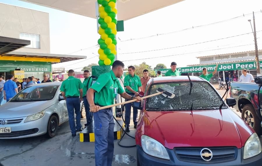 Com promoções e muita movimentação, Cedrinho abre as portas no Bairro São Bento