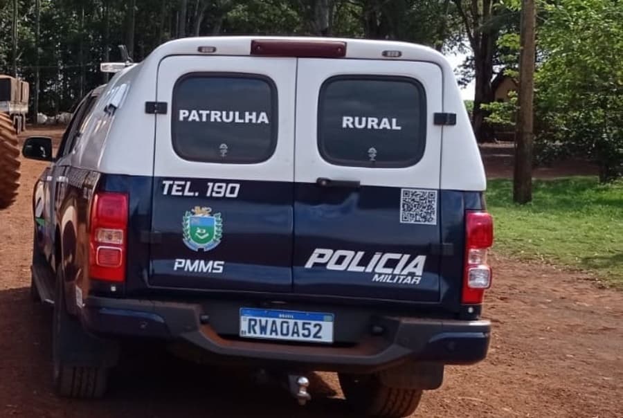 Meliantes furtam rodas de carro enquanto dono procurava mecânico
