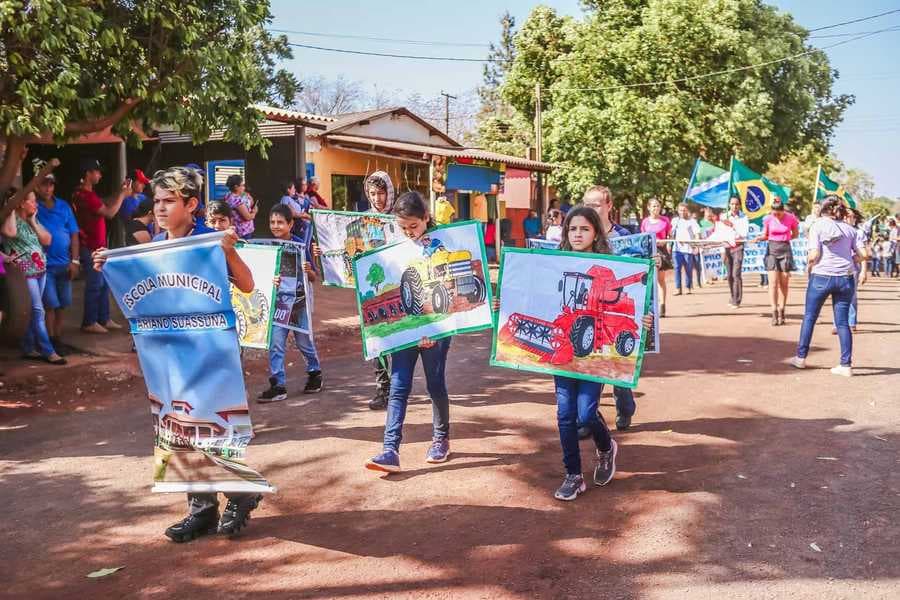 Desfile Cívico no CB I destacou a Pátria, Município e a produção no campo