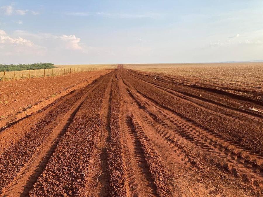 Estradas vicinais de Sidrolândia estão recebendo manutenção pela Seinfra