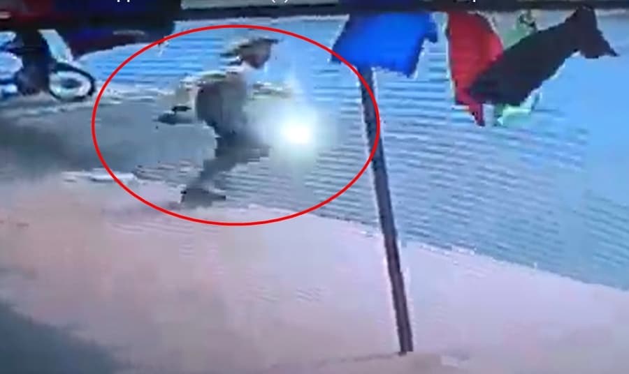 Homem de 30 anos é flagrado furtando camiseta em loja e acaba preso