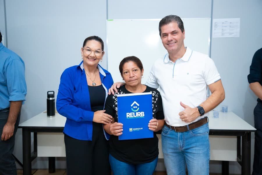 Prefeitura entrega títulos definitivos para moradores de três bairros