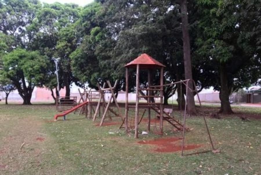 Robert reforça pedido e cobra reforma dos playgrounds em Maracaju