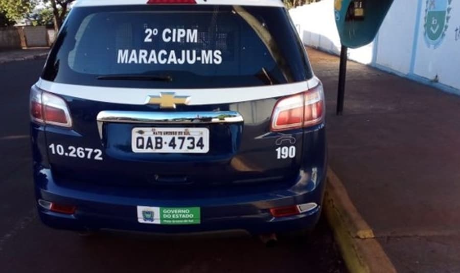 Embriagado, homem transita em zig zag em frente a sede da PM de Maracaju e acaba preso