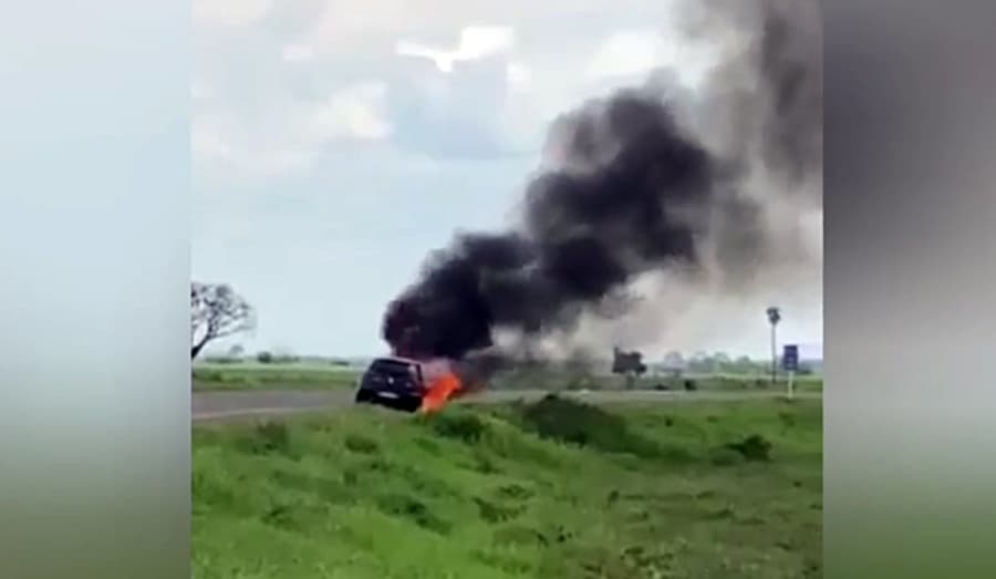 Durante viagem, veículo pega fogo e mobiliza Corpo de Bombeiros na BR-060