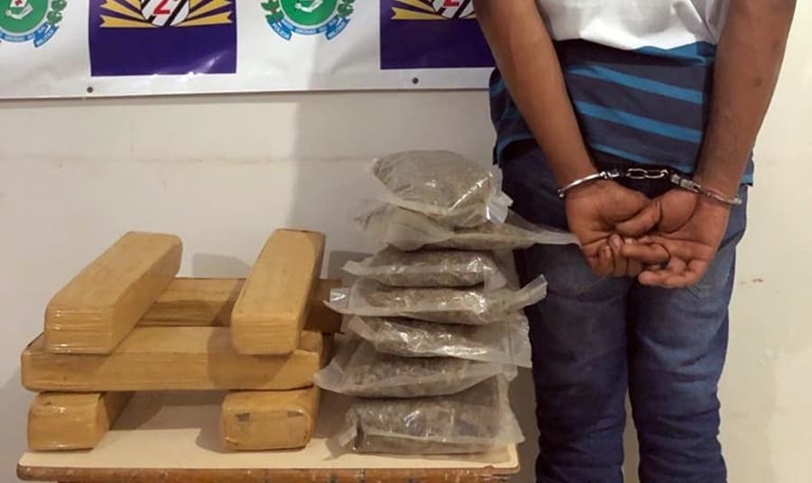 Na rota do tráfico, passageiro de ônibus é preso com mais de 8 quilos de maconha