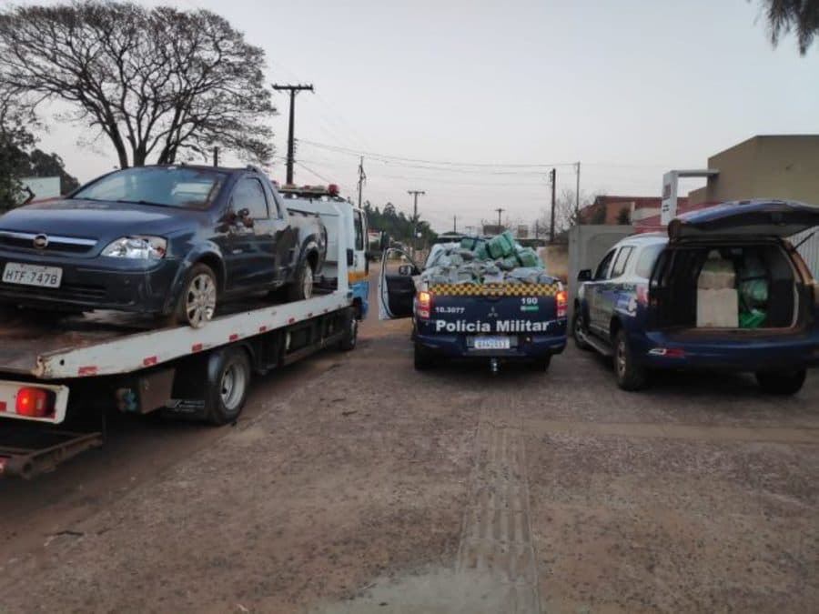 Motorista capota picape carregada com mais de 700 quilos de maconha na MS-164