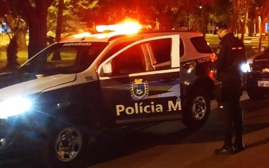 Jovem de 19 anos é assaltado à mão armada na Avenida Dorvalino dos Santos