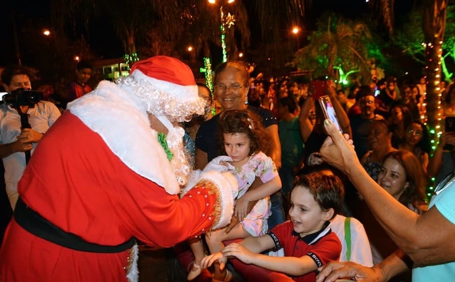 População volta a frequentar praça e parabeniza iniciativa da prefeita Vanda Camilo