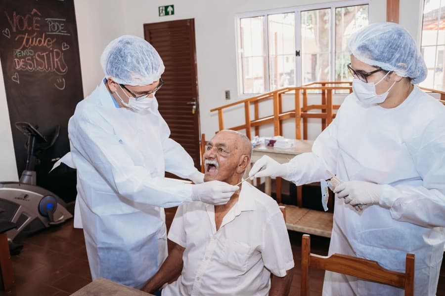 Prefeitura de Maracaju leva atendimento odontológico aos idosos acolhidos no Lar do Idoso