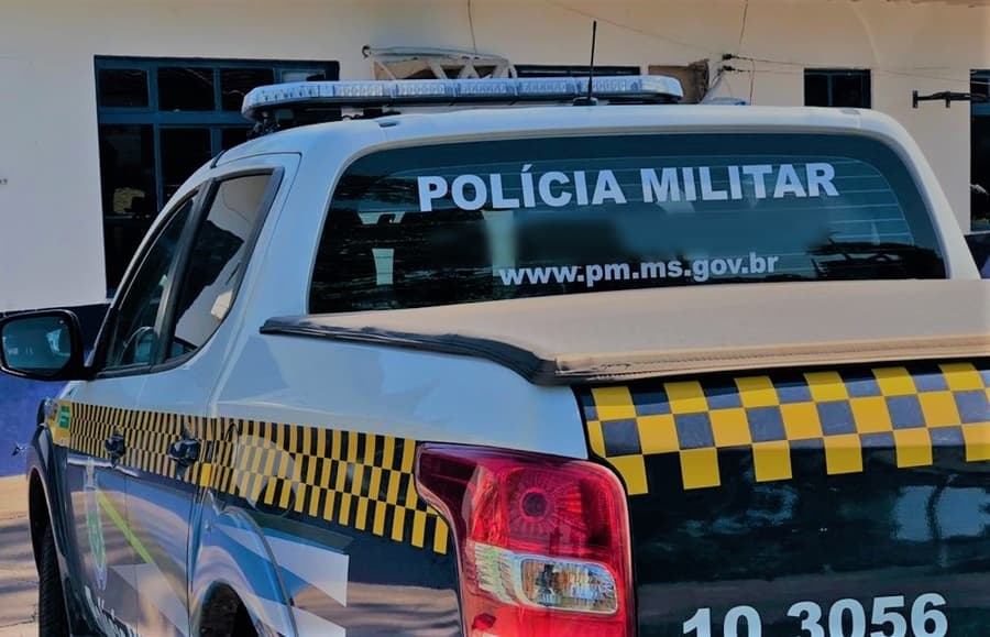 Homem de 27 anos é preso em flagrante após agredir a esposa com fio de extensão