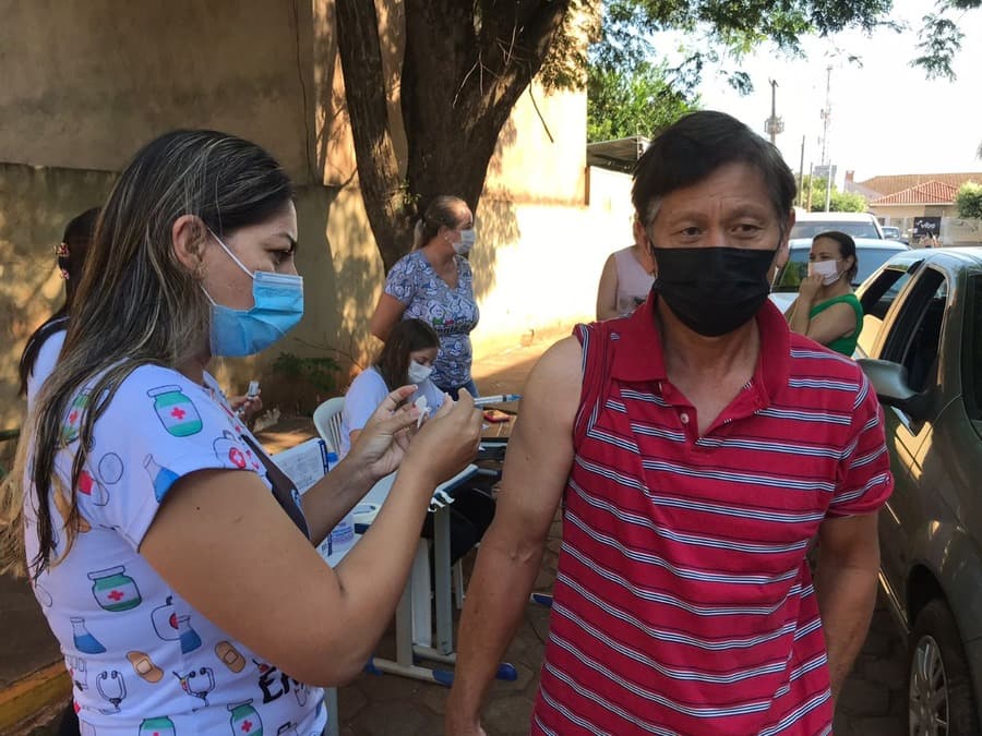 Saúde vai aplicar a partir de sábado (12) quarta dose em idosos em drive-thru no Paço