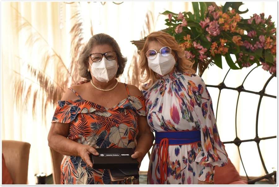 Prefeita faz acolhida com homenagem a professores e profissionais da educação