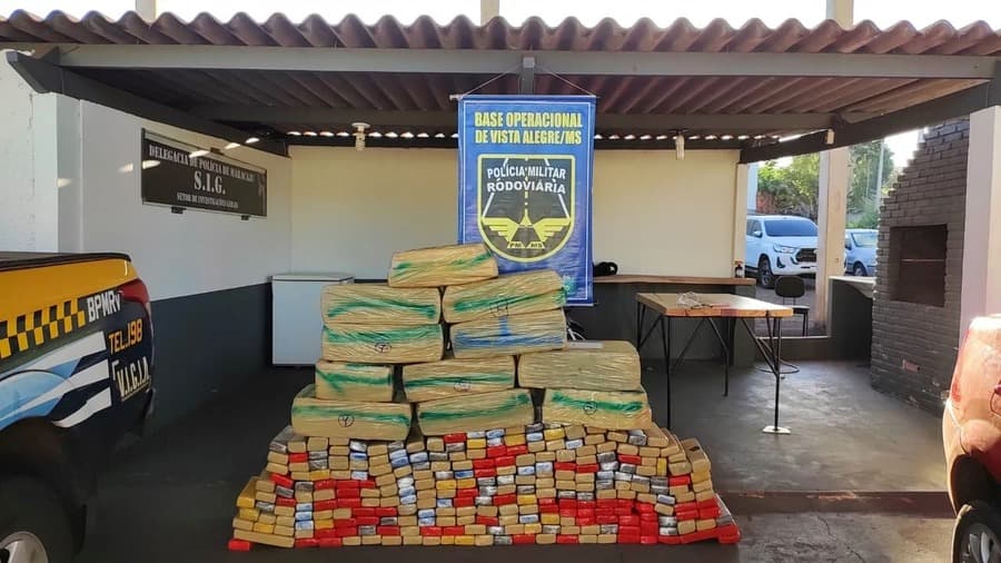 PMR prende jovens com carga de 450 Kg de maconha em Maracaju