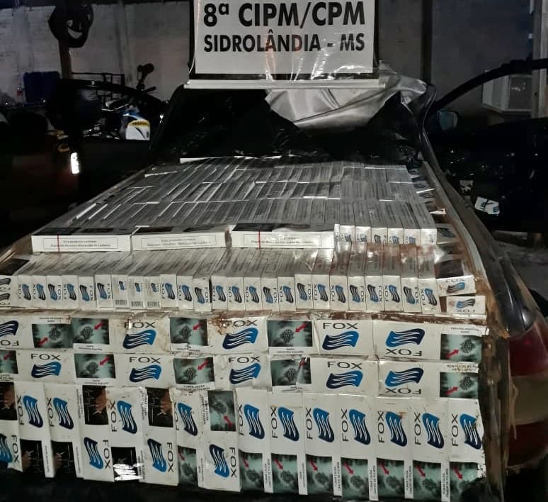 Após denúncia, PM apreende veículo lotado de cigarros em assentamento