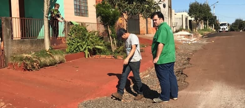 Robert acompanha conclusão de obra e recuperação do asfalto no Alto Maracaju
