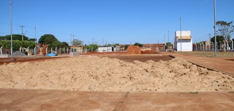 Com obras em andamento, nova praça deve ser inaugurada ainda este ano