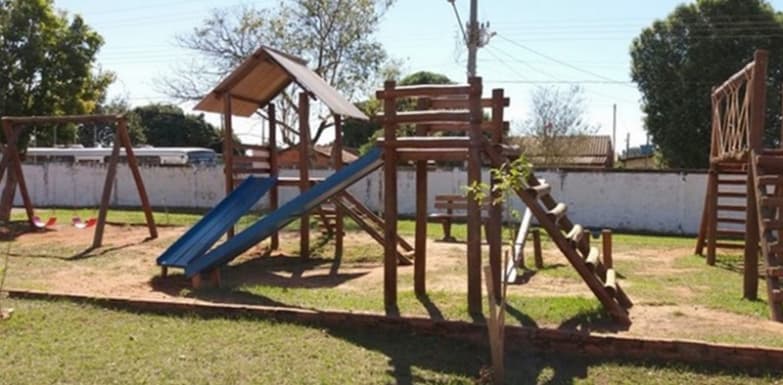 Escola ganha parque infantil através de emenda do Deputado Amarildo Cruz