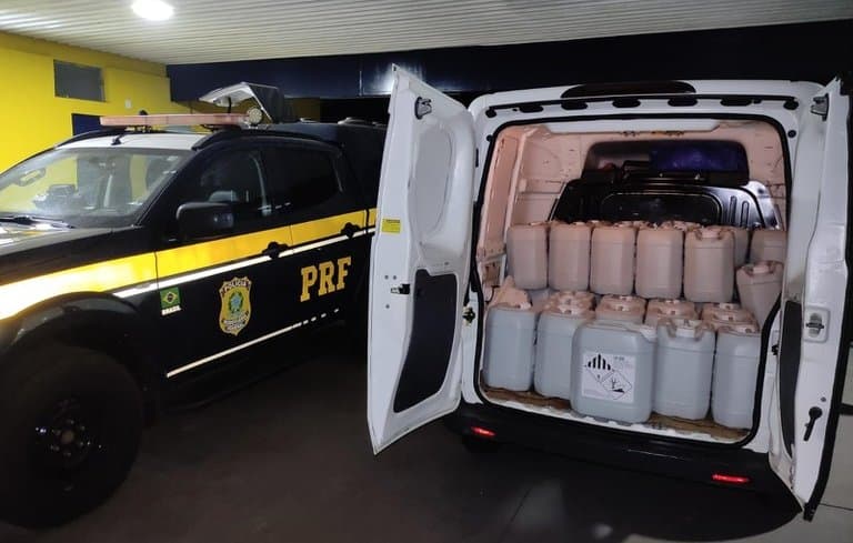 Polícia Rodoviária Federal apreende 700 litros de agrotóxicos ilegais que seriam entregues em Sidrolândia