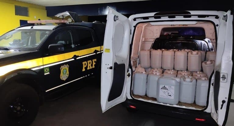 Polícia Rodoviária Federal apreende 700 litros de agrotóxicos ilegais que seriam entregues em Sidrolândia
