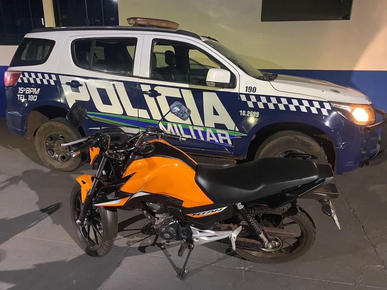 Adolescentes de 15 e 14 anos tentam fugir da PM, caem durante perseguição e são apreendidos