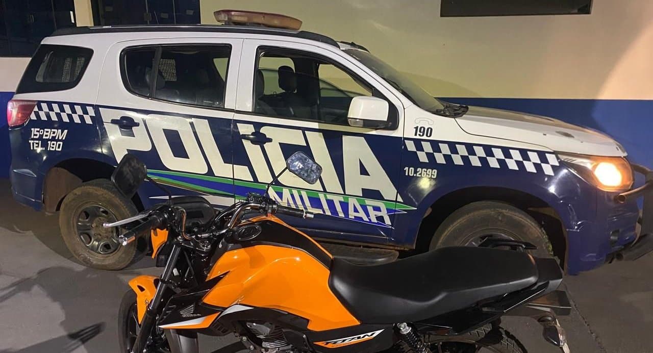 Adolescentes de 15 e 14 anos tentam fugir da PM, caem durante perseguição e são apreendidos