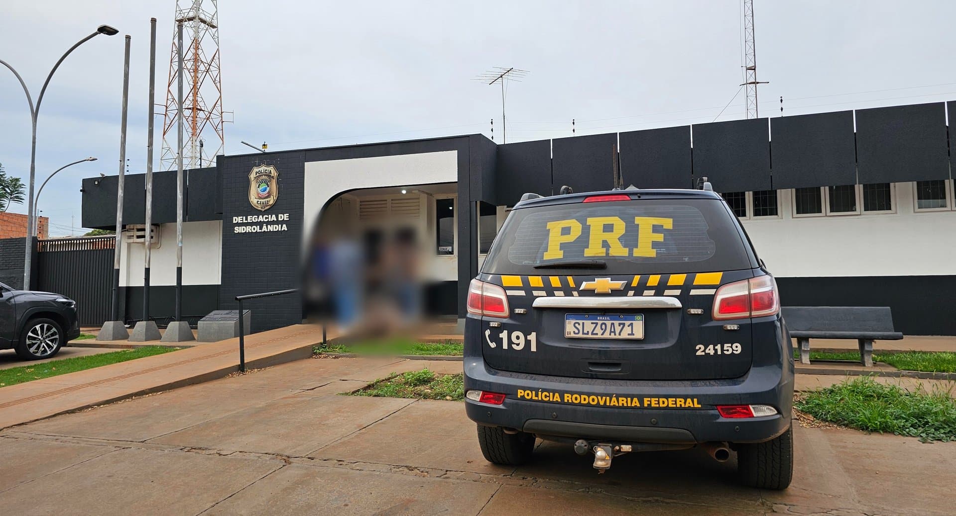 PRF apreende celulares e medicamentos irregulares durante fiscalização na BR-060, em Sidrolândia