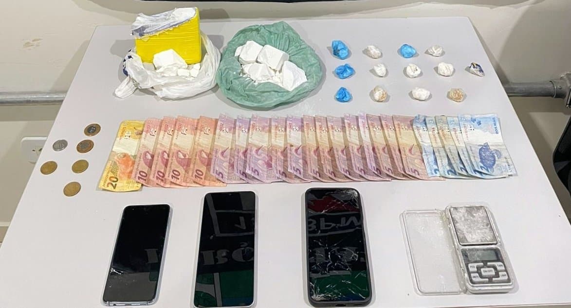Força Tática apreende grande quantidade de cocaína e crack em ponto de tráfico em Maracaju