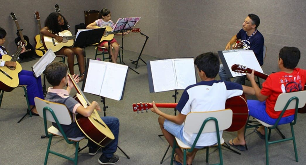 Fundação de Cultura anuncia aulas gratuitas de violão para crianças e adolescentes em Sidrolândia
