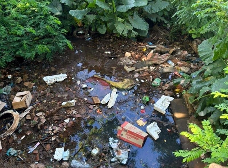 Prefeitura de Maracaju realiza limpeza nos córregos dos Bugres e Montalvão e reforça alerta contra descarte irregular de lixo