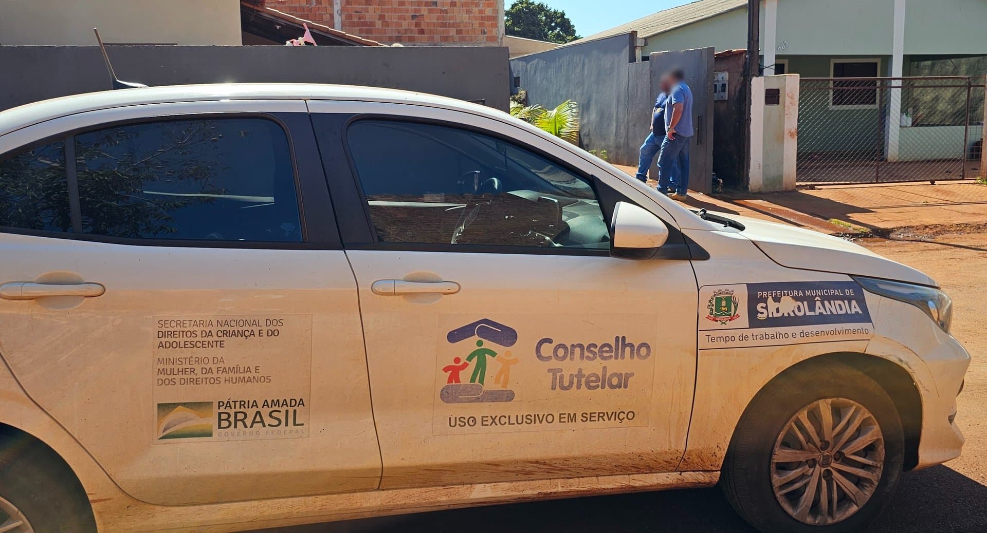 Criança é acolhida pelo Conselho Tutelar após ser encontrada sozinha na rua durante a madrugada