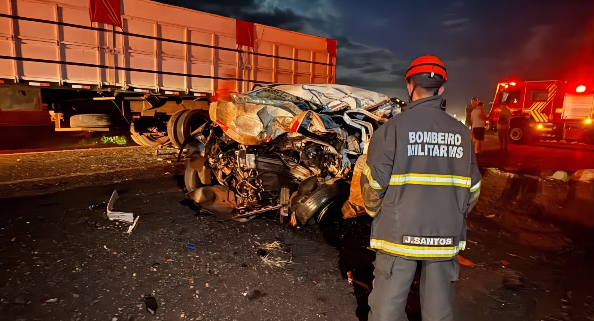 São identificados os três homens que morreram em grave acidente entre carro e carreta na BR-267