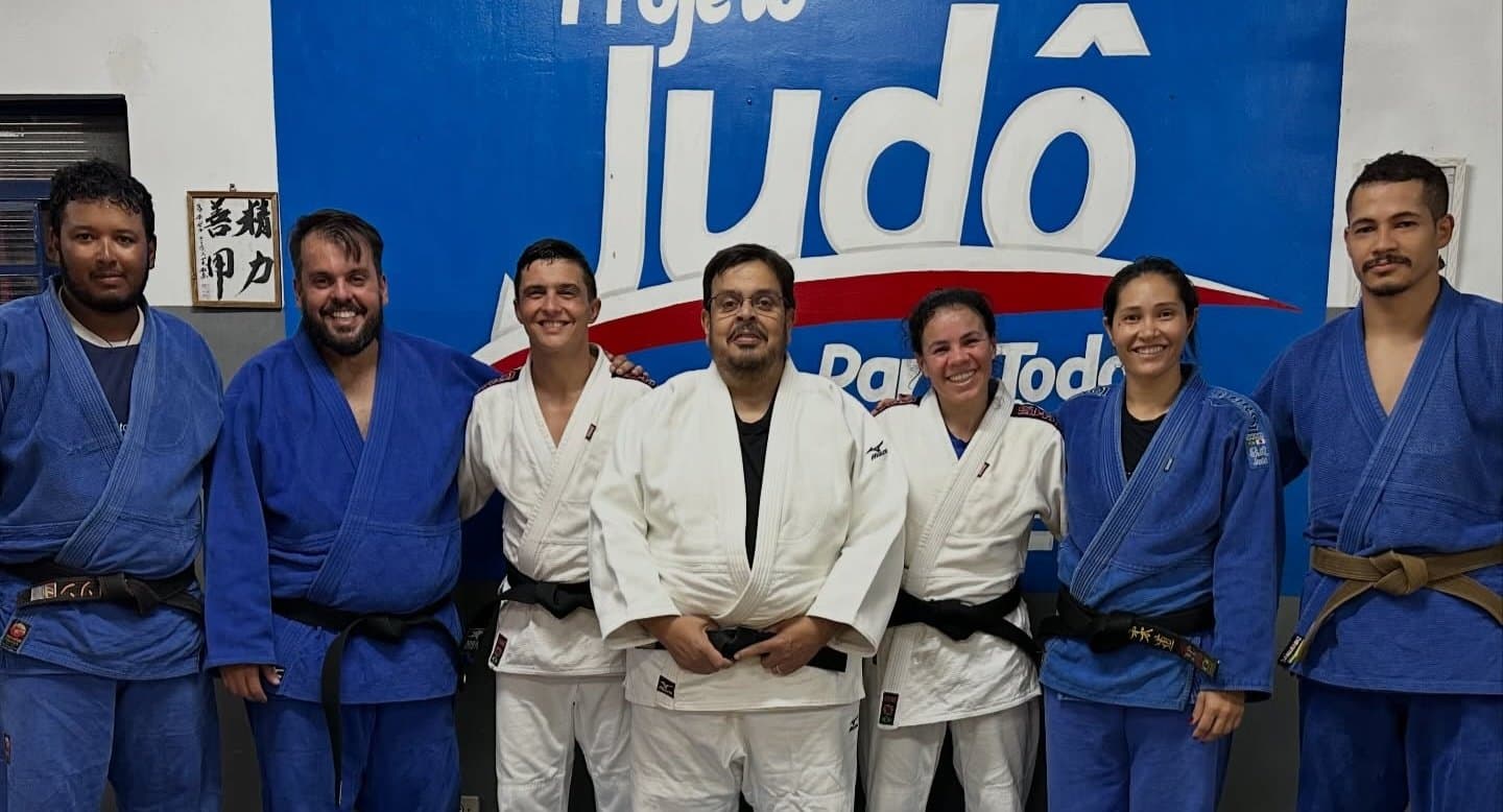 Robert Ziemann destaca importância do esporte durante treino de judô com campeã mundial