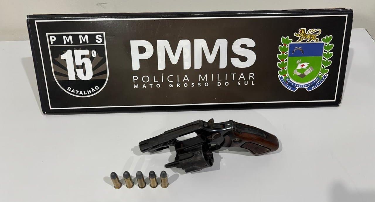 Homem é preso com revólver em Maracaju após confusão causada por latidos de cães