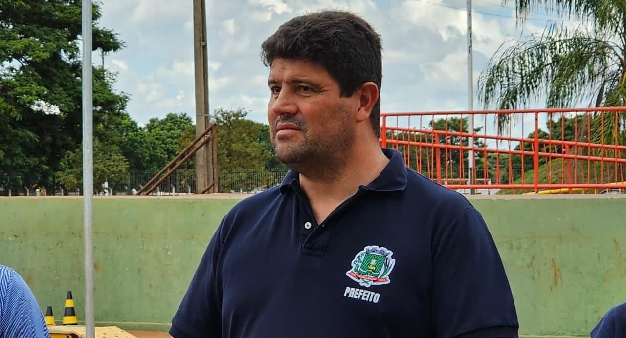 Após polêmica envolvendo gerente do transporte escolar, prefeito pede desculpas e diz que providências serão tomadas