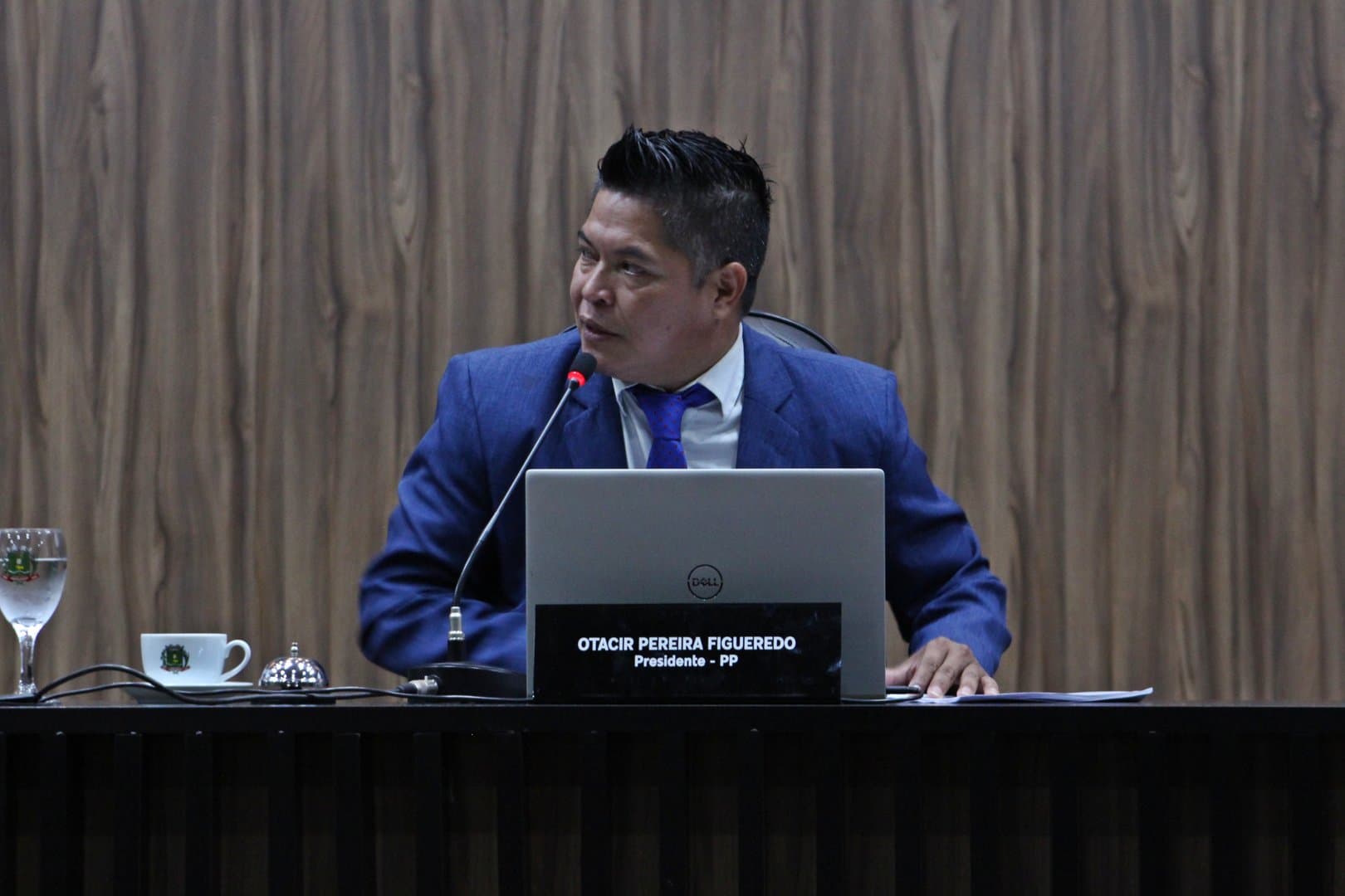 Gringo demonstra preocupação com fechamento de pequenas empresas e pede apoio do executivo