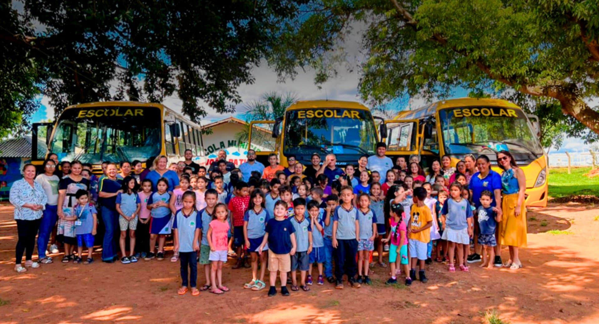Prefeitura entrega três novos ônibus no assentamento Che Guevara e amplia transporte escolar em Sidrolândia