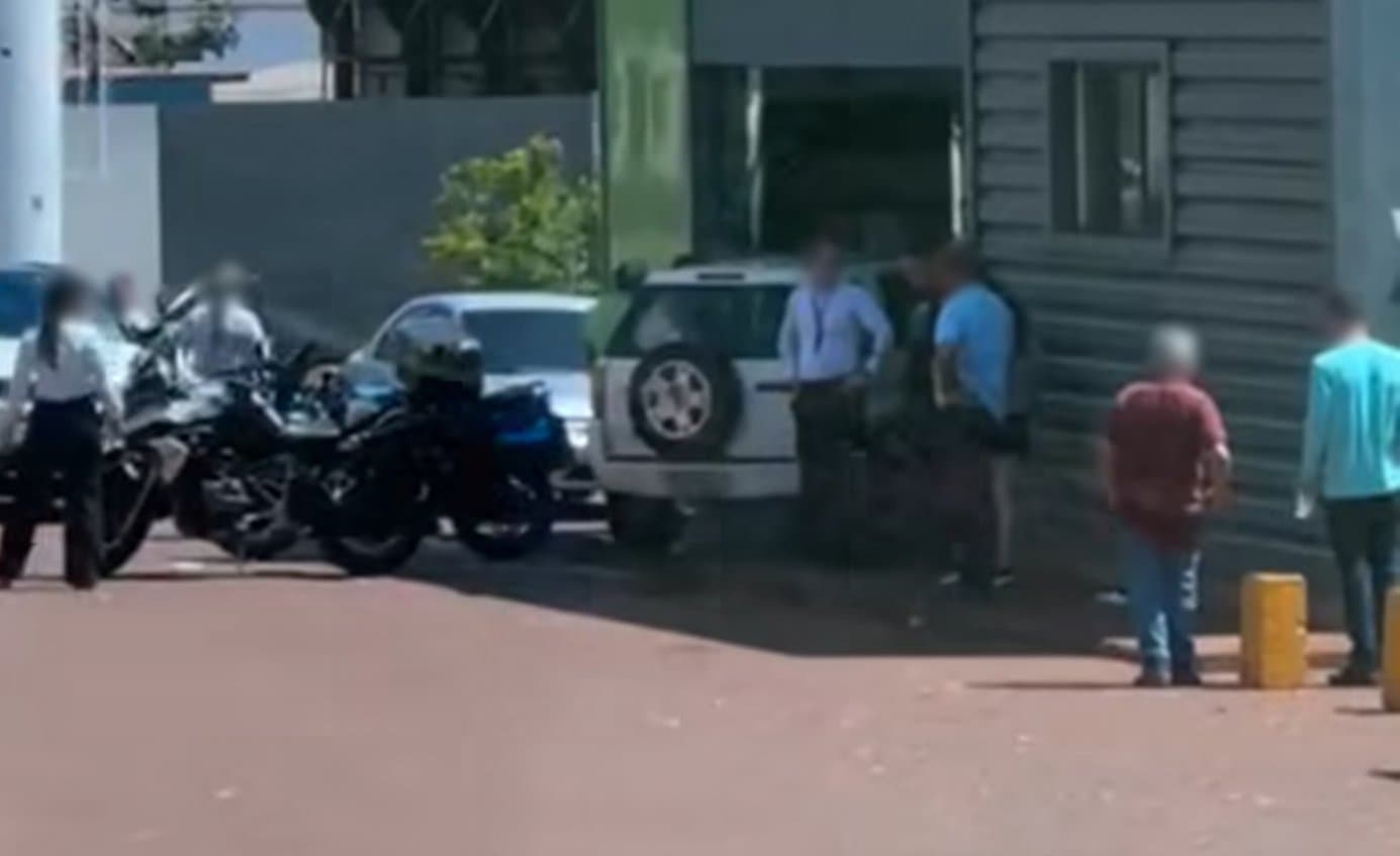 Motorista perde controle ao estacionar, invade conveniência e causa prejuízo em Maracaju