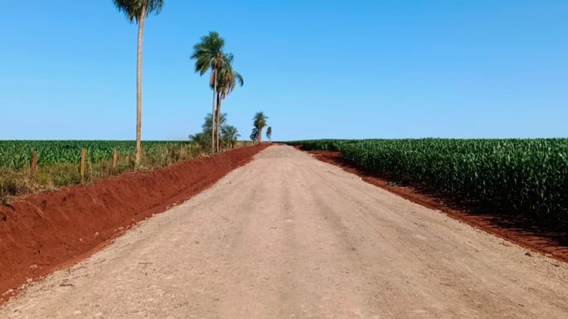 Máquinas atuam em diferentes regiões e reforçam manutenção das estradas rurais em Sidrolândia