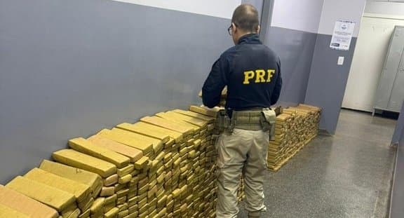 Polícia Rodoviária Federal apreende 970 Kg de maconha após motorista capotar carro em Sidrolândia