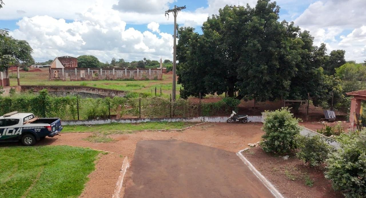 Homem é perseguido e esfaqueado nas ruínas da antiga estação ferroviária em Maracaju