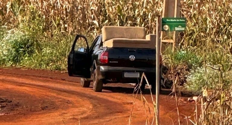 Homem de 83 anos é preso por descarte irregular de sofá em Maracaju