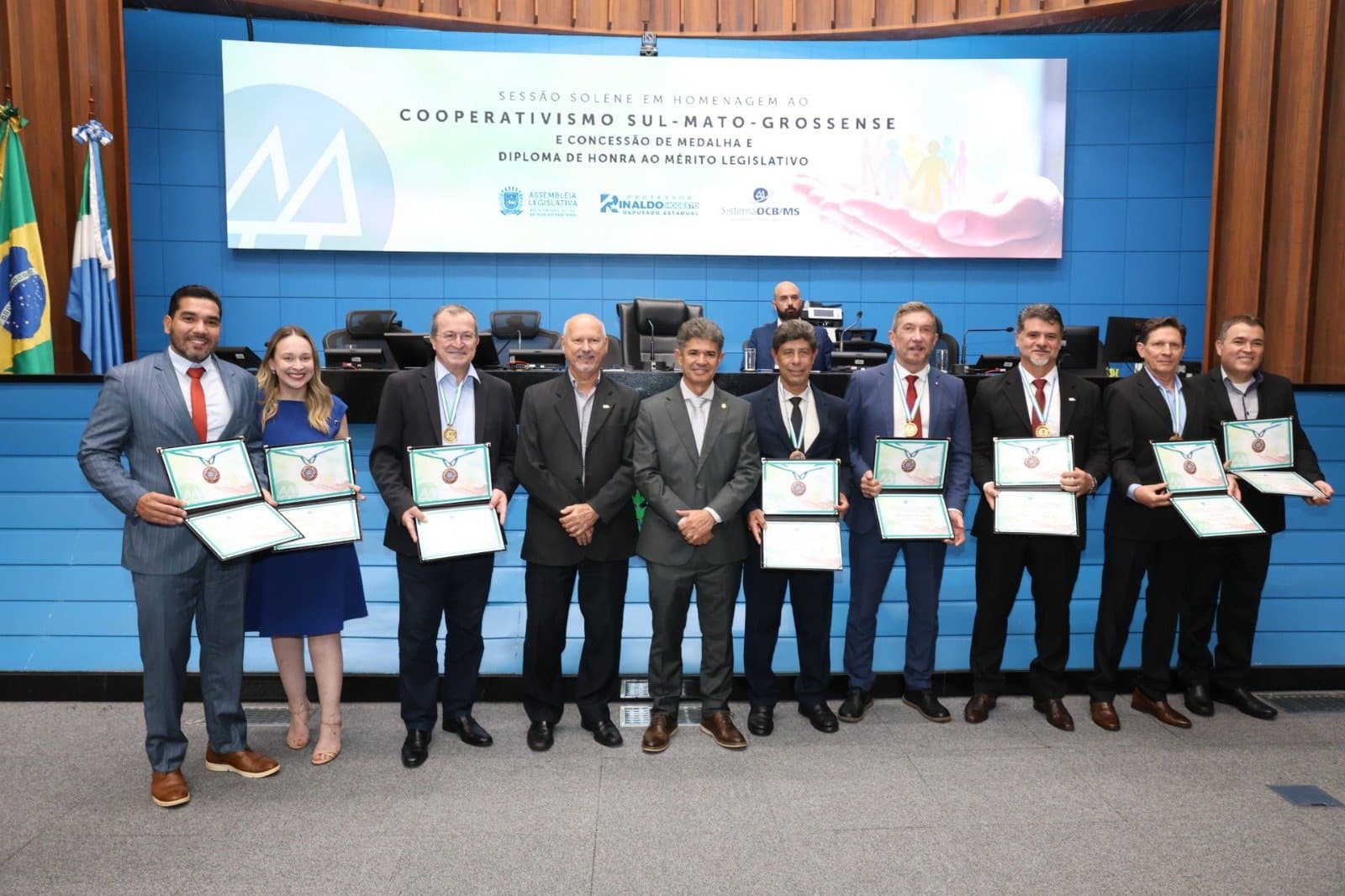 Sicredi Centro-Sul MS/BA recebe Medalha do Mérito Legislativo em homenagem ao cooperativismo sul-mato-grossense