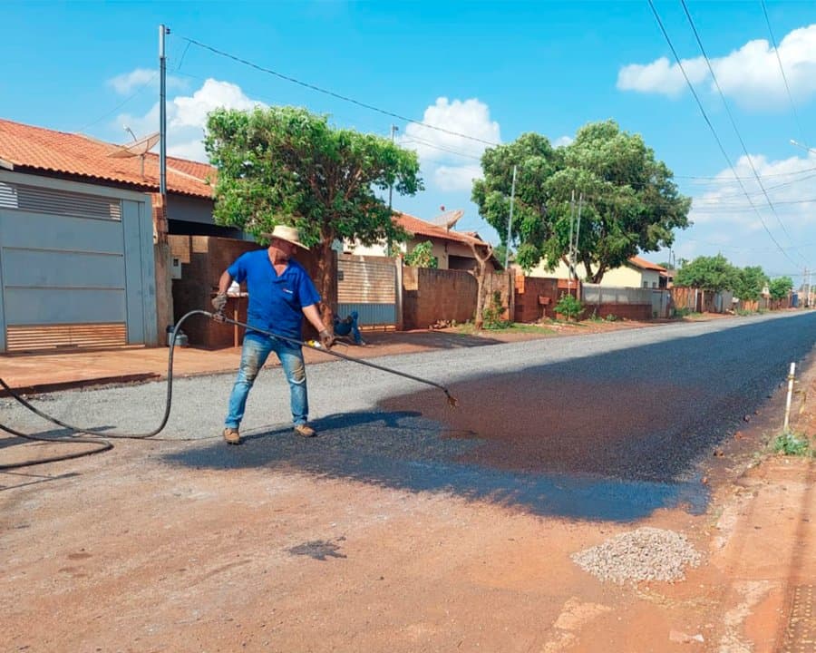 Em Sidrolândia, ruas Humberto Campos, Evaristo R. Ferreira e Leôncio de Souza Brito recebem pavimentação