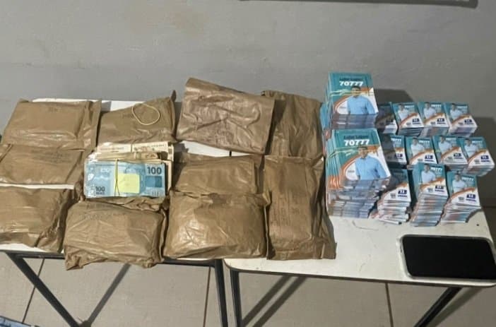 Assessor de Lídio Lopes é preso com R$ 127 mil e material de campanha no sul após tentar subornar PM