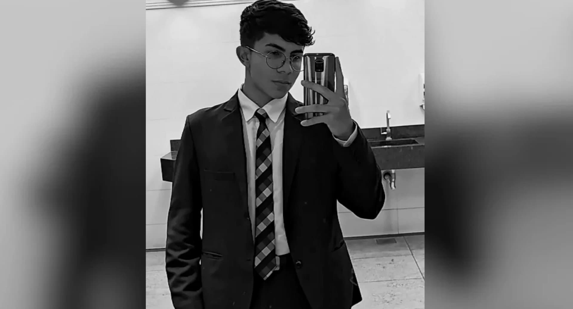Em Sidrolândia, motociclista de 22 anos morre após bater contra Kombi estacionada