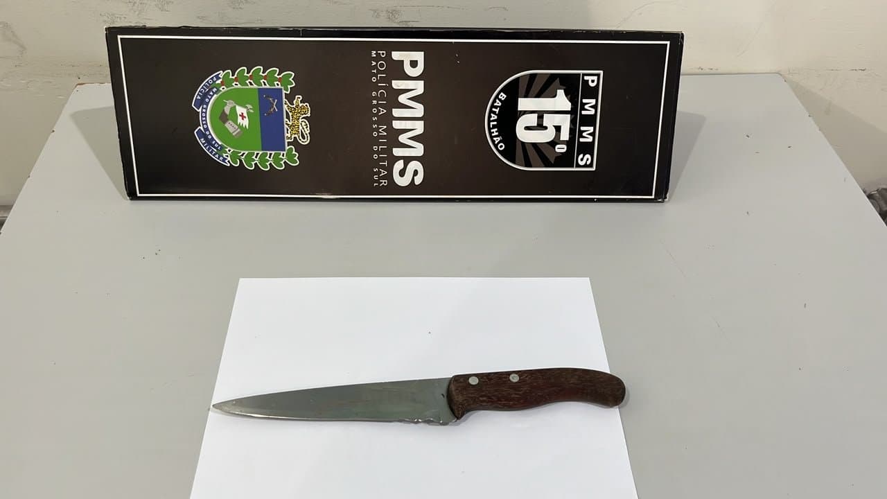Mulher é conduzida à delegacia após homem ser ferido com faca durante discussão em Maracaju