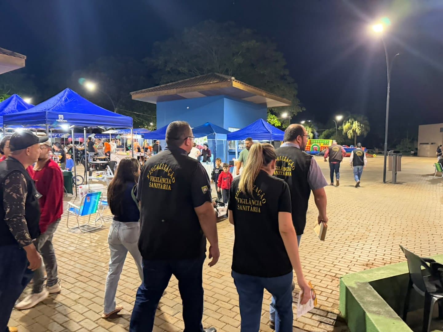 Vigilância Sanitária intensifica ações de orientação sanitária na Feira Central e em comércios de alimentos
